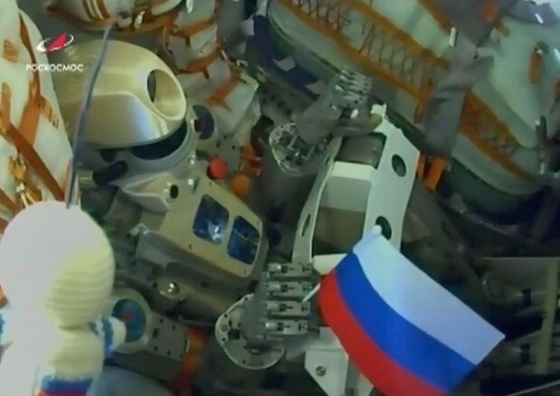 Il robot umanoide russo Fyodor all'interno della navetta Soyuz MS-14