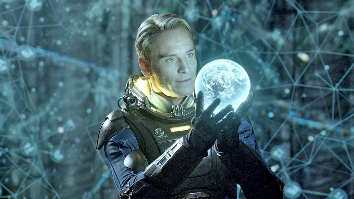 L'androide David è interpretato da Michael Fassbender