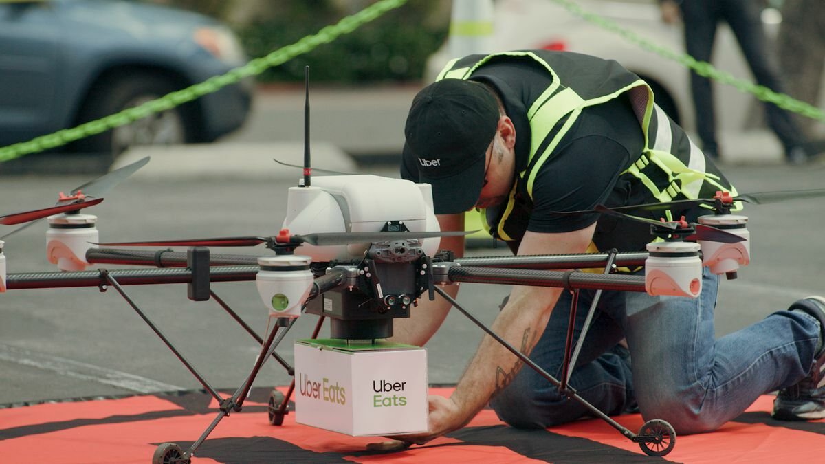 Uber, prima prova di volo per i droni fattorino