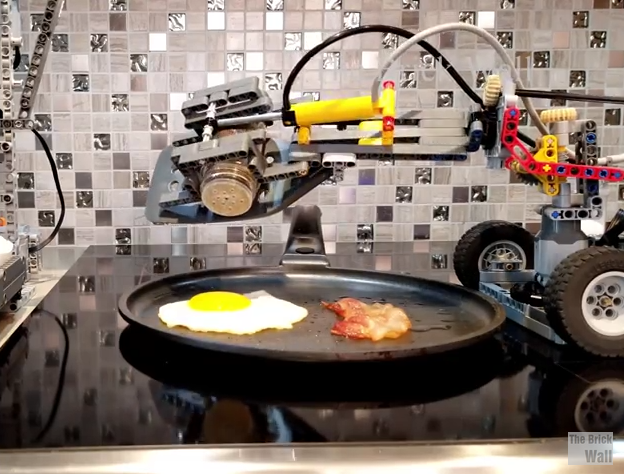 La macchina per la colazione di LEGO in azione