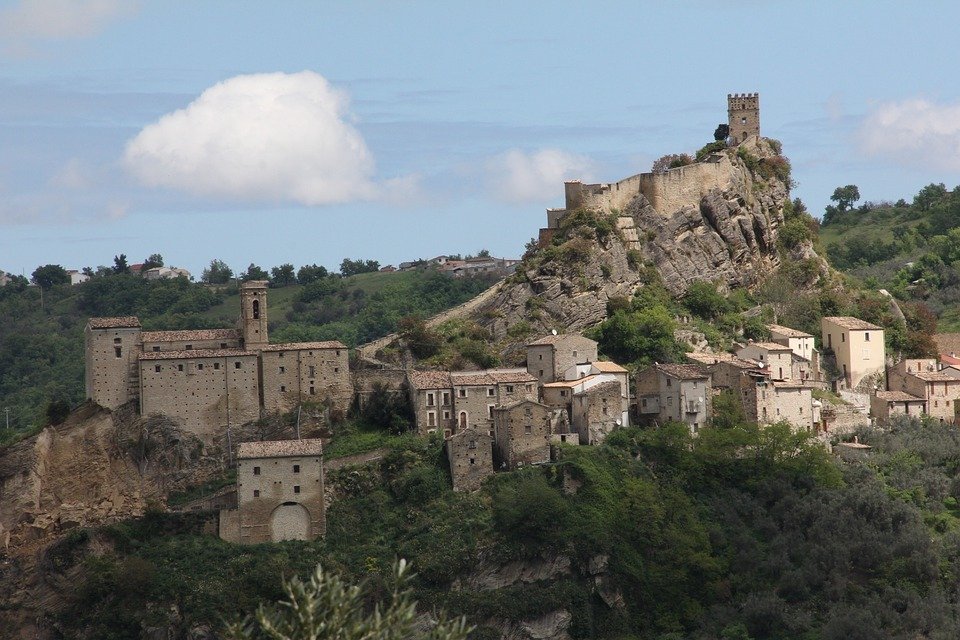 Roccascalegna castello
