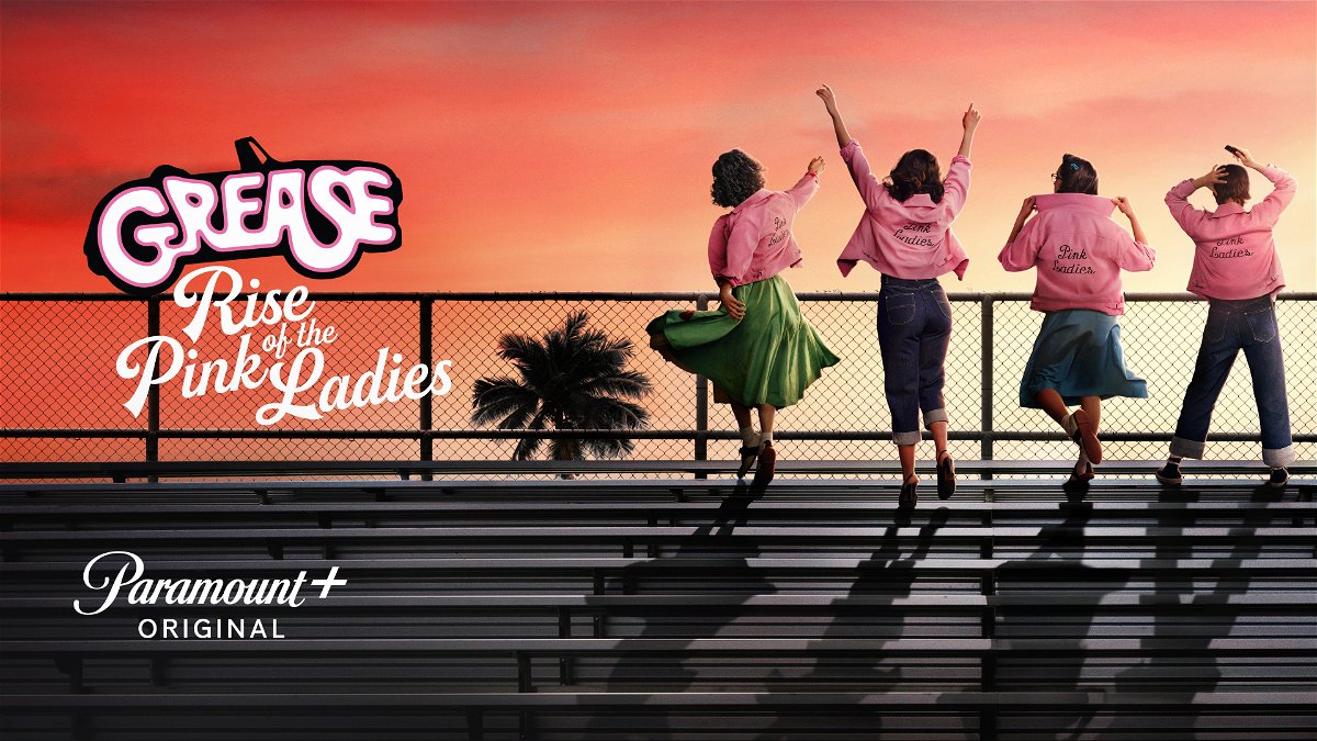 Grease Rise of the Pink Ladies poster - Le protagoniste in posa davanti a un tramonto