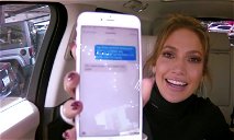 Copertina di Carpool Karaoke, Jennifer Lopez mostra un messaggio di Leonardo DiCaprio