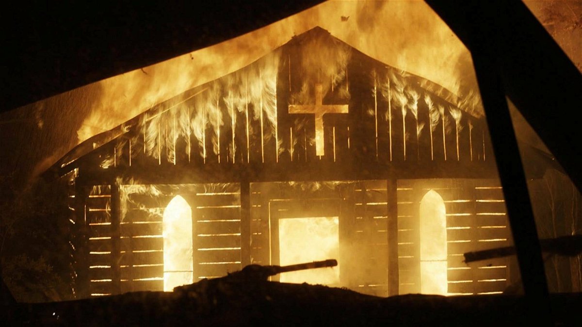 La chiesa del reverendo Moses data alle fiamme come vendetta di Leon