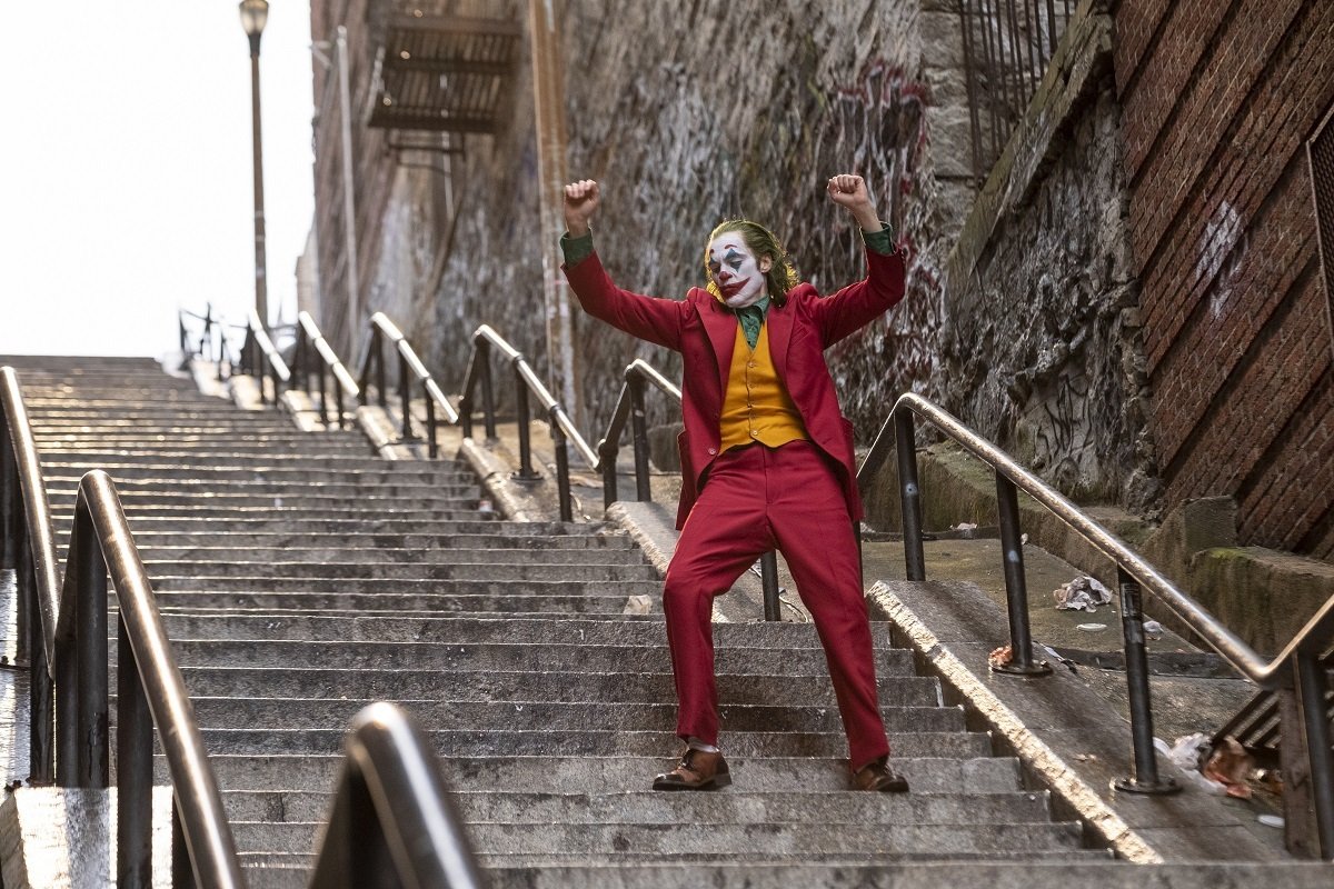 Joker balla sulle scale a New York