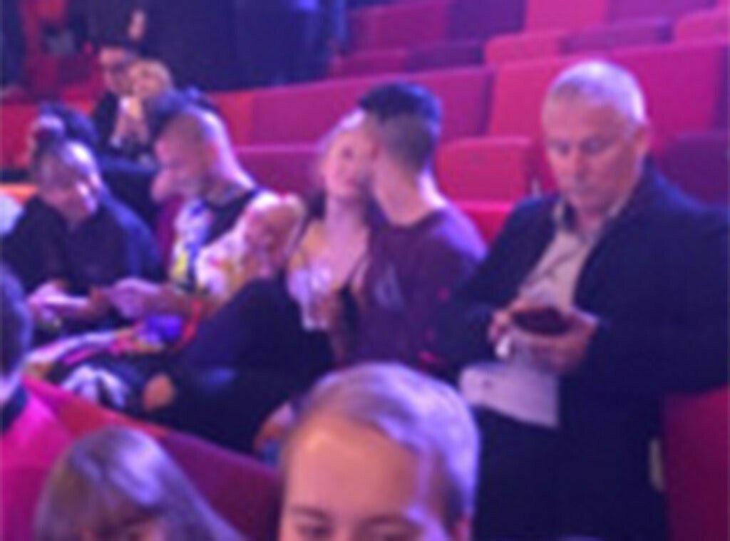 Sophie Turner e Joe Jonas molto vicini al concerto dei Kings of Leon
