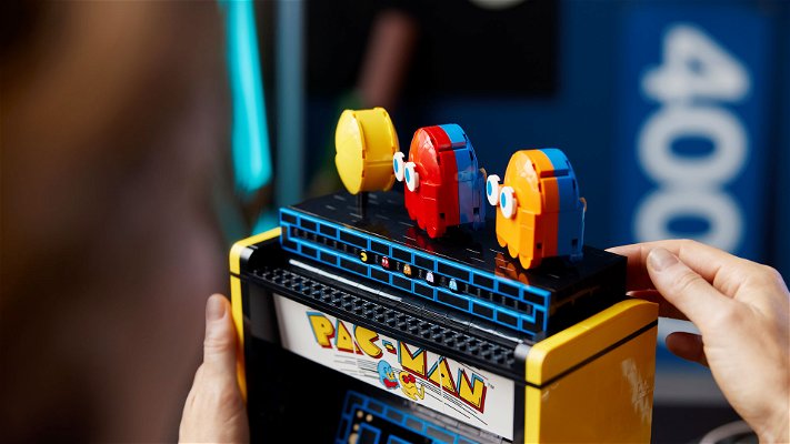 PAC-MAN, BLINKY e CLYDE del set LEGO Icons #10323 PAC-MAN Arcade