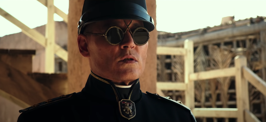 Johnny Depp vestito da colonnello
