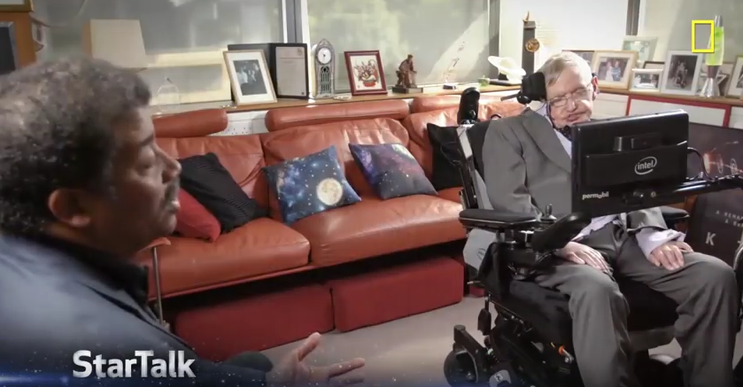 Un frame tratto dalla video-intervista di Neil deGrasse Tyson a Stephen Hawking 
