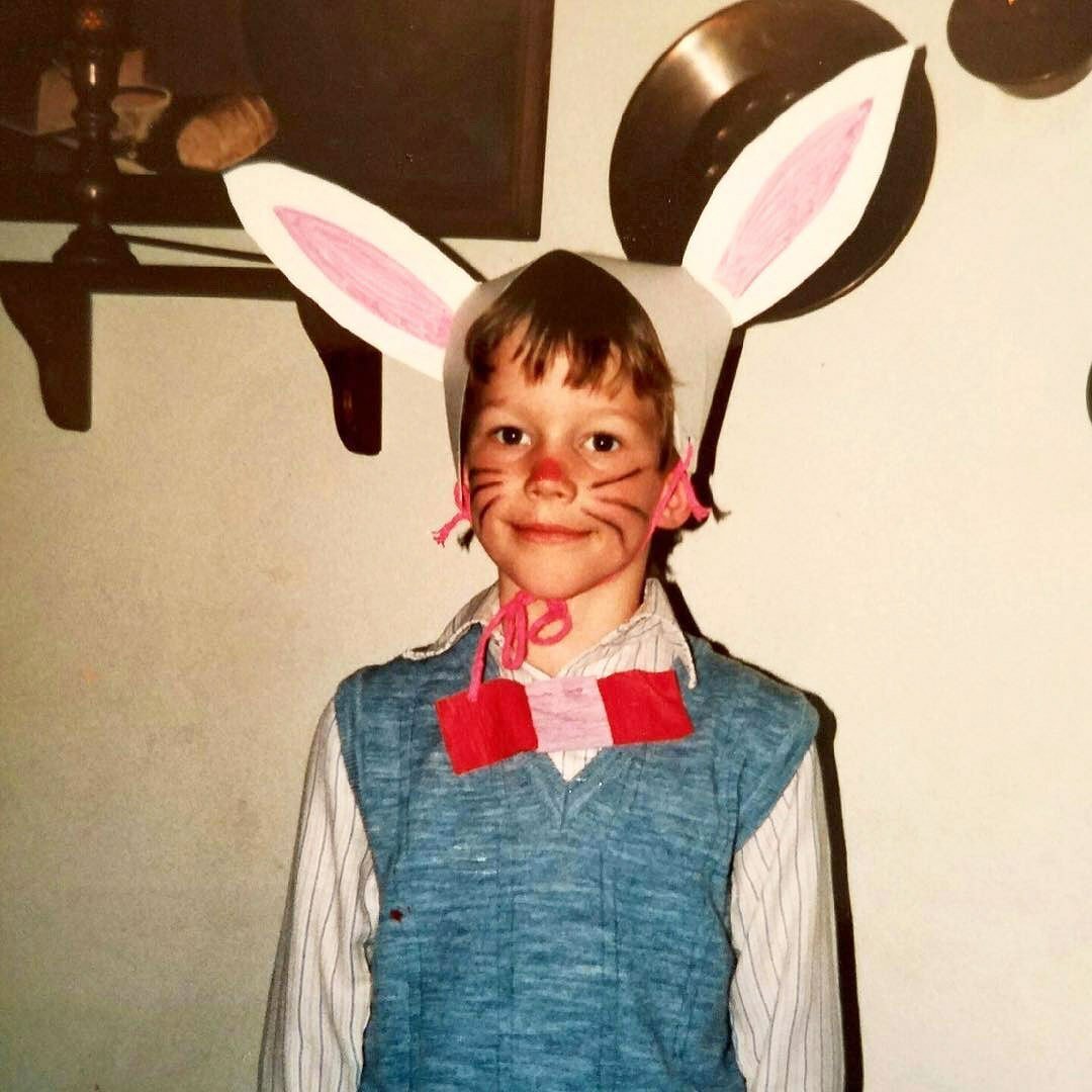 Chris Pratt vestito come coniglio da bambino
