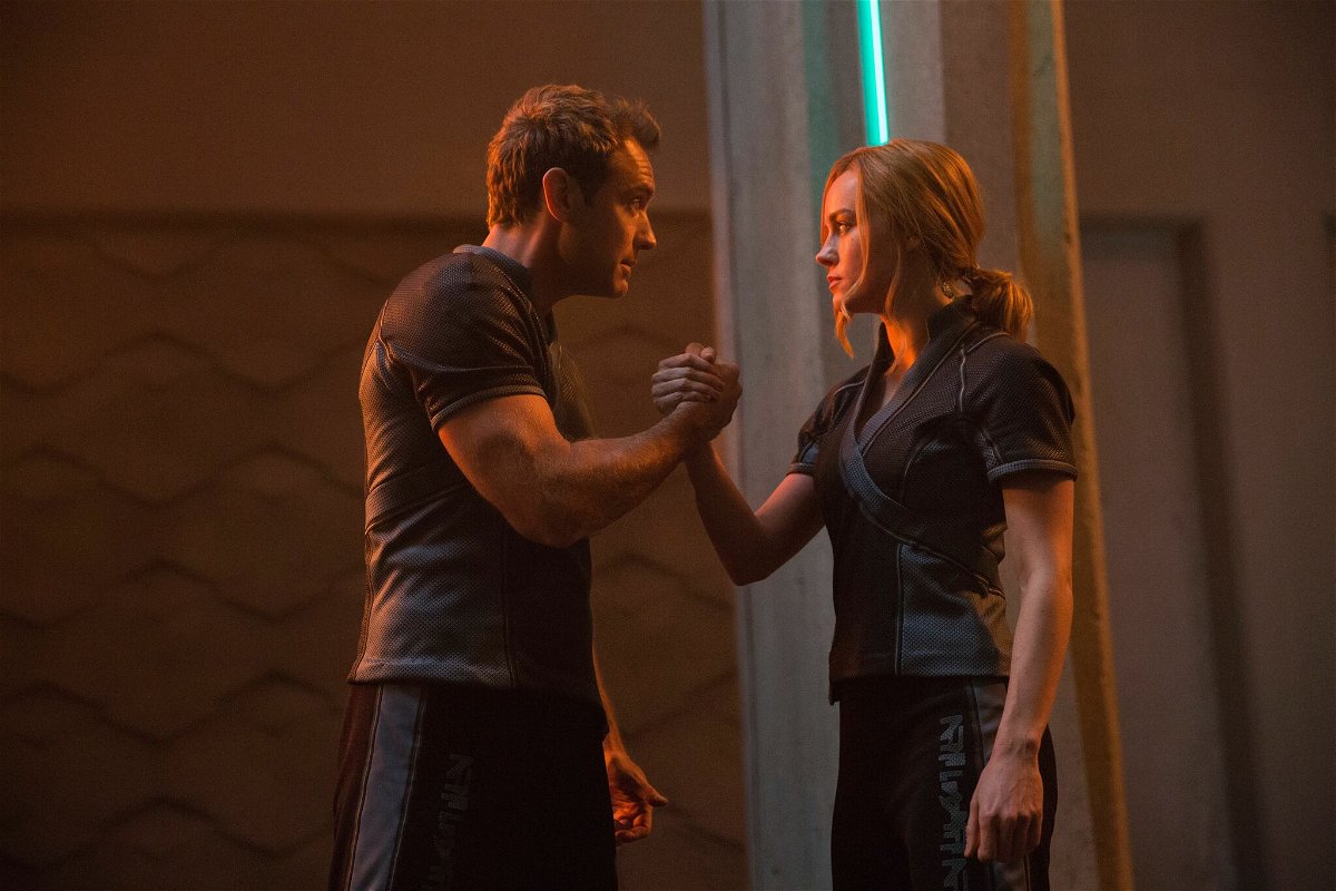 Brie Larson e Jude Law in Captain Marvel