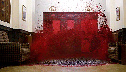 Clicca per vedere l'immagine originale Una scena tratta da Shining di Stanley Kubrick