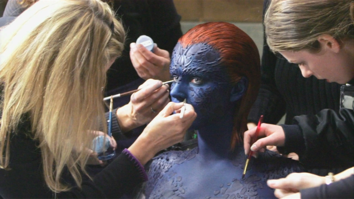 Jennifer Lawrence al make-up si trasforma in Mystica