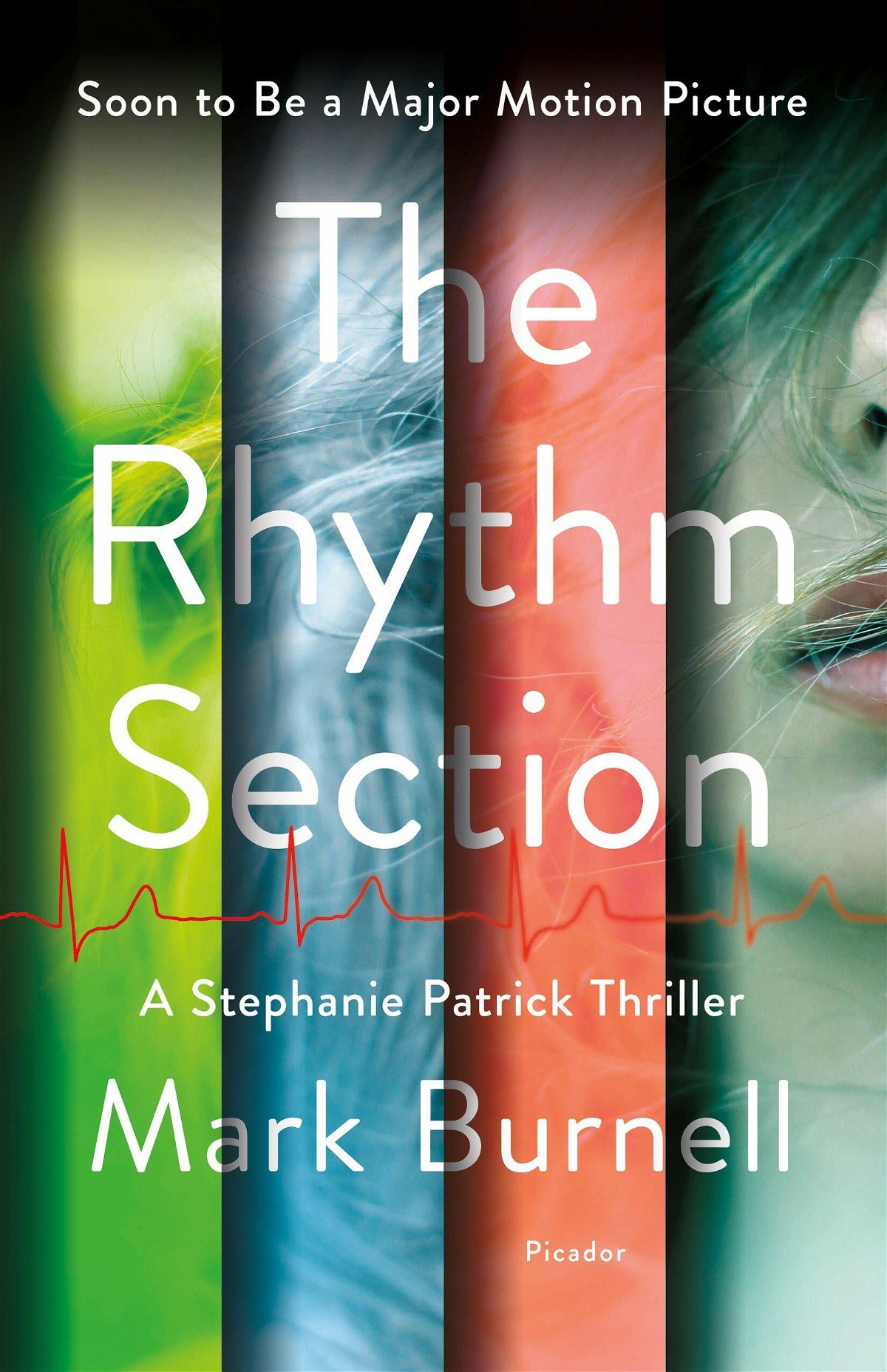 La copertina del libro The Rhythm Section colorata con strisce verticali trasparenti (verde, blu, rossa)