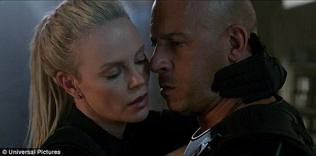 Charlize Theron e Vin Diesel si baciano in Fast 8