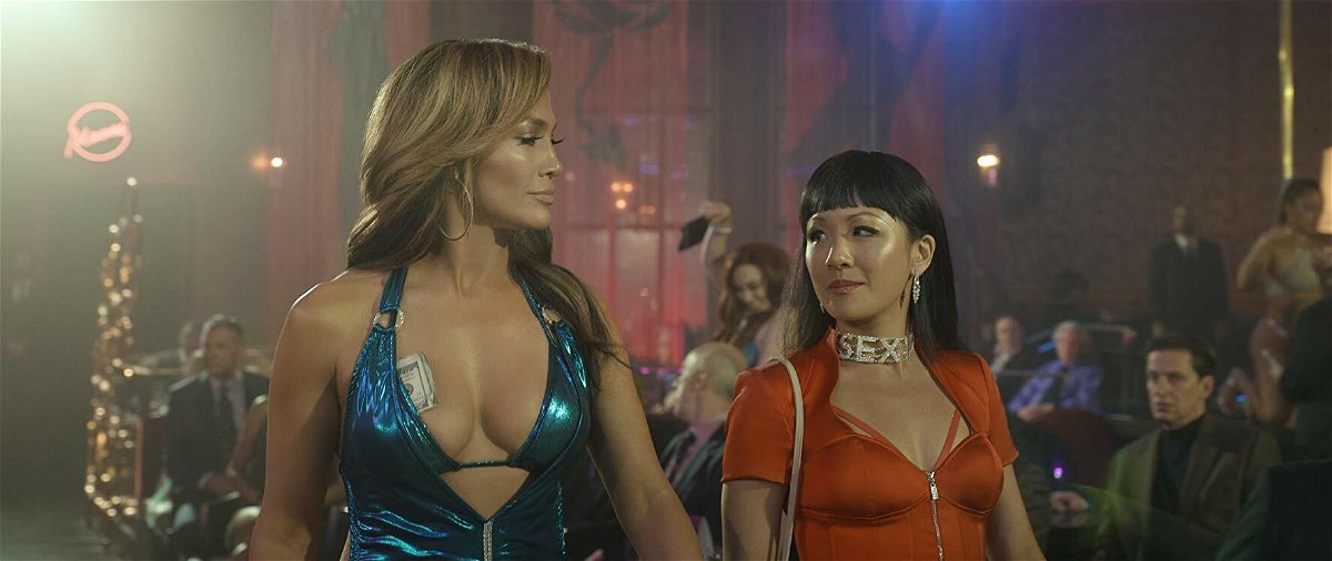 Un'immagine di Jennifer Lopez e Constance Wu versione spogliarelliste nel film Hustlers