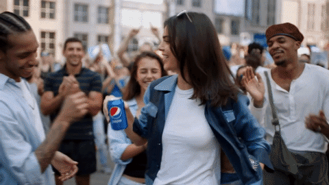 Un fotogramma dello spot girato da Kendall Jenner per Pepsi