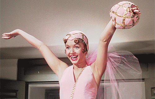 Debbie Reynolds in un'iconica immagine di Singin' in The Rain
