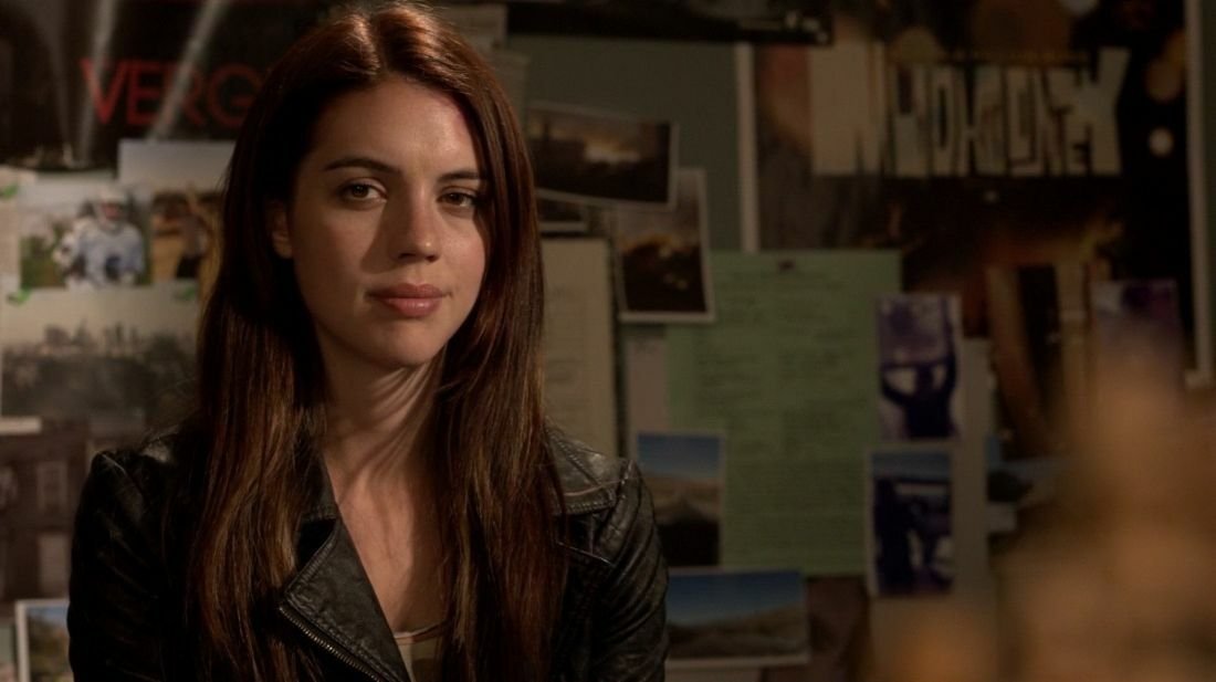 Adelaide Kane interpreta la sorella di Derek, Cora Hale in Teen Wolf