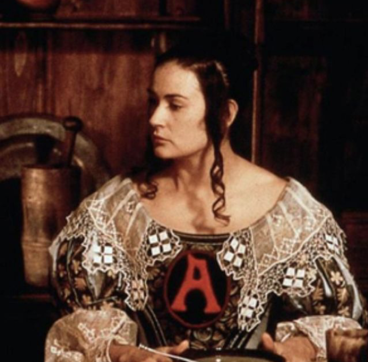 Hester Prynn in una scena de La lettera scarlatta