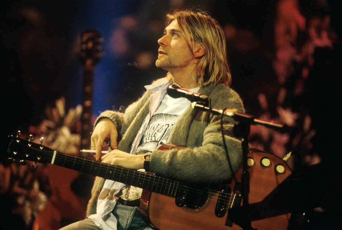 Kurt Cobain durante il concerto MTV Unplugged 1993