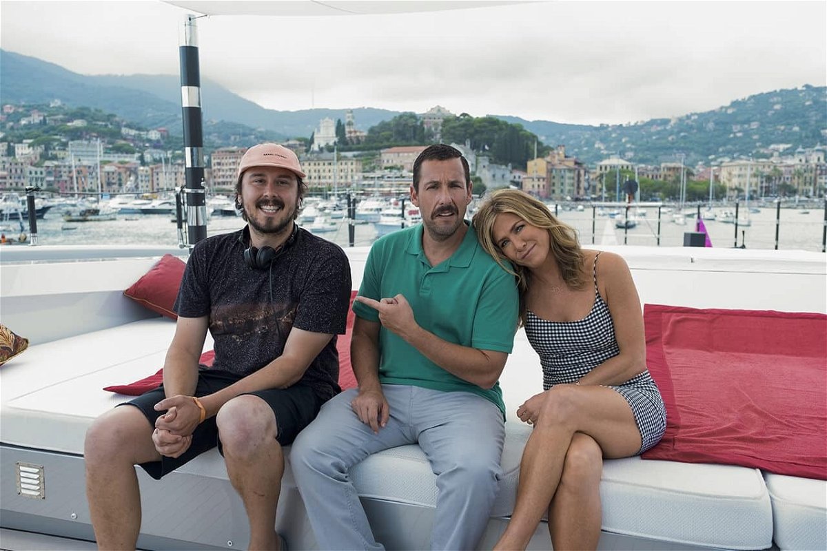 Il regista Kyle Newacheck con Adam Sandler e Jennifer Aniston