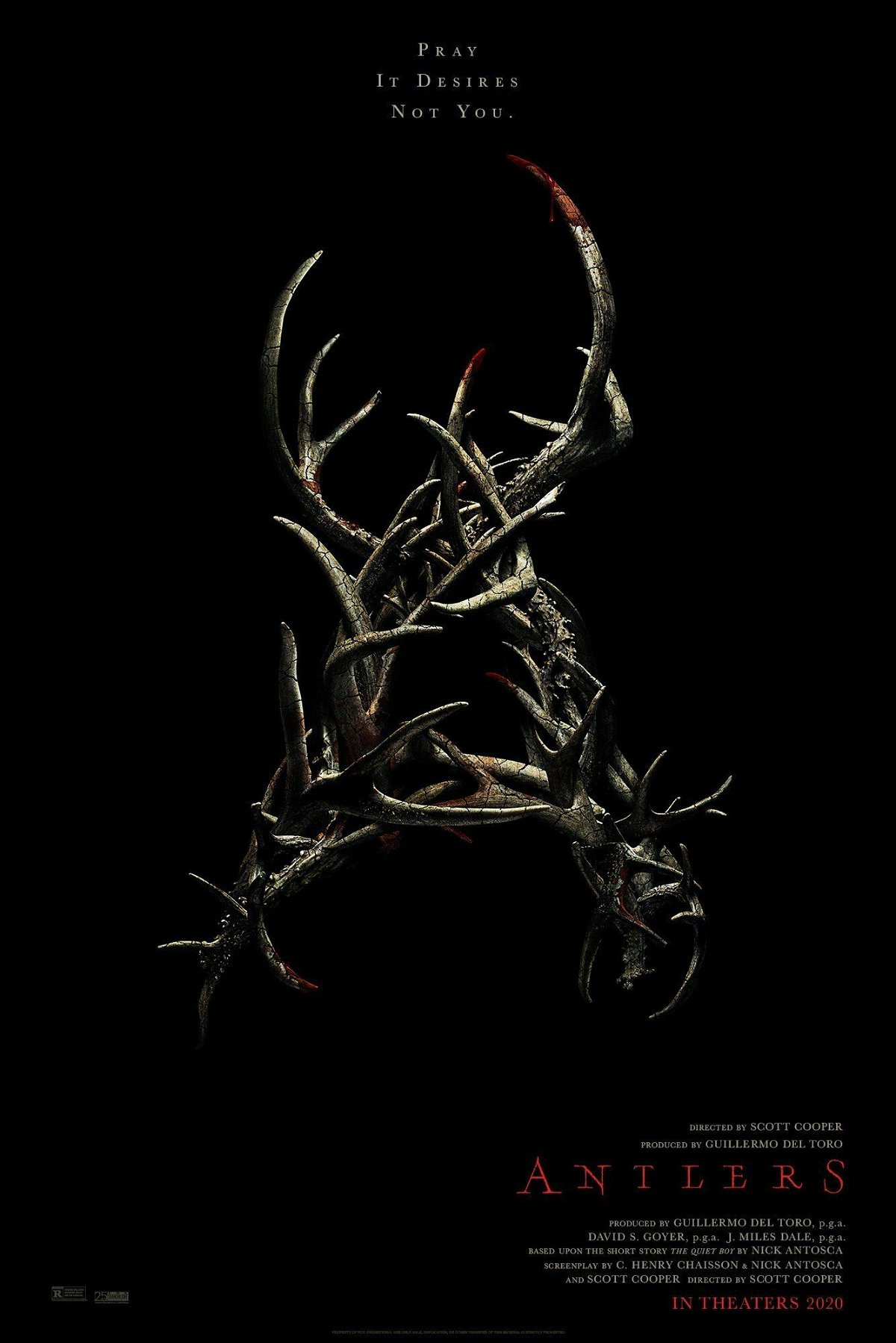 Poster del film Antlers, con delle corna insanguinate su sfondo nero