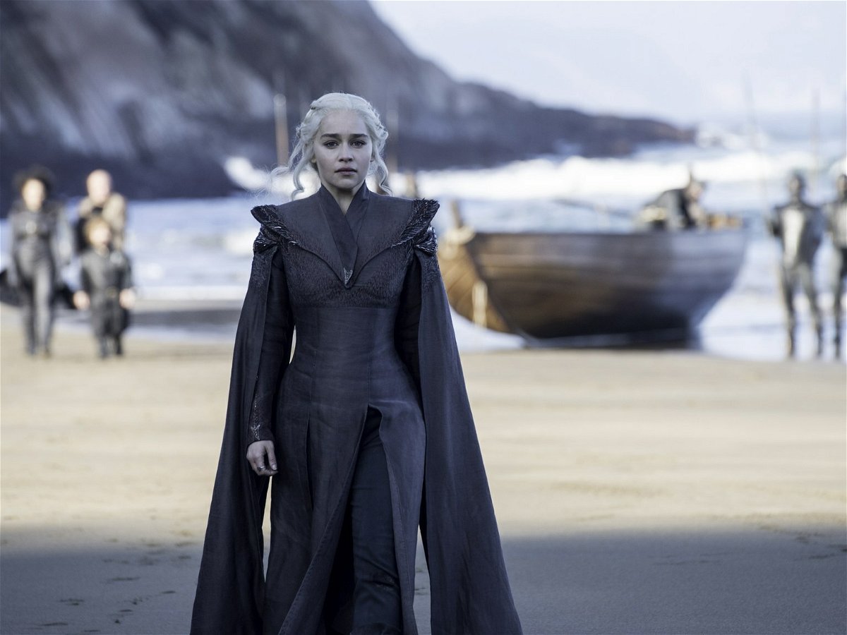 Emilia Clarke nei panni di Daenerys in Game of Thrones 7
