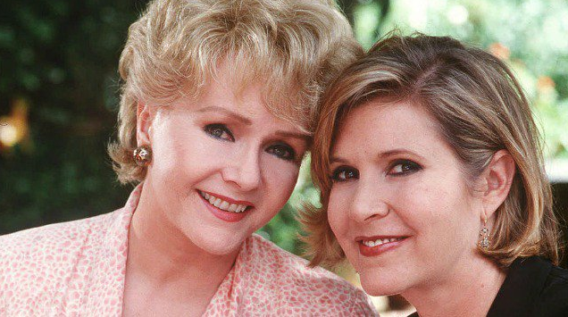Un primo piano di Carrie Fosher e Debbie Reynolds