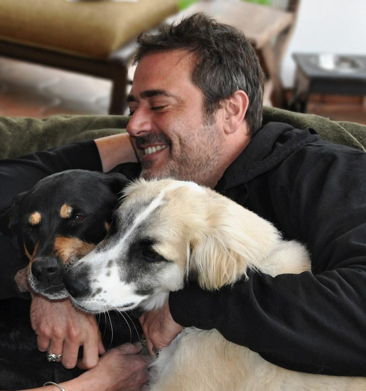 Jeffrey Dean Morgan con i suoi cani, Bisou e Bandit