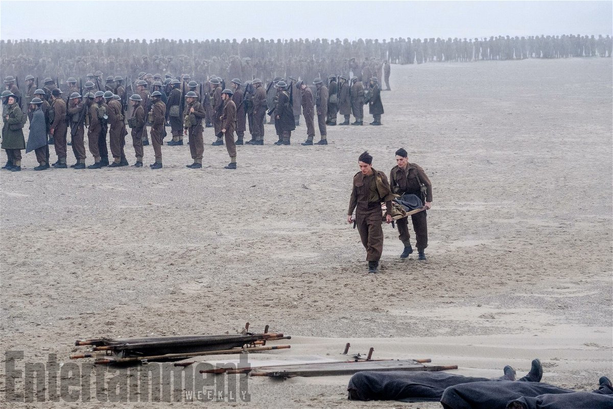 Soldati sulle spiagge di Dunkirk, durante l'evacuazione