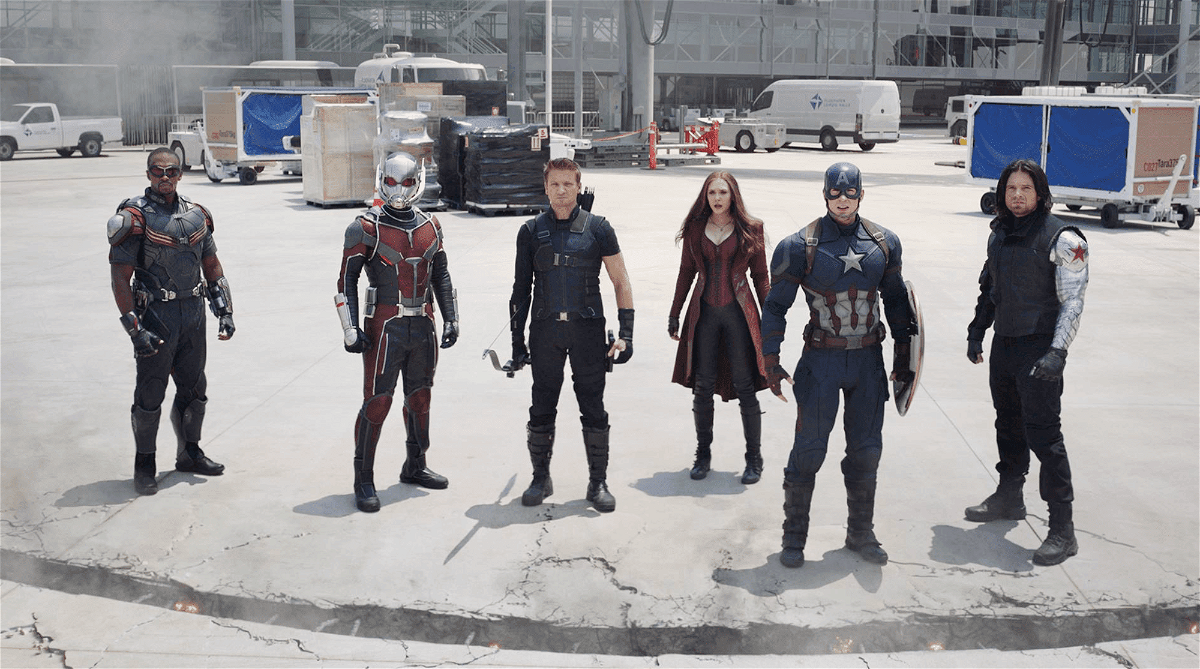 Il team di Capitan America nella battaglia dell'aeroporto in Captain America: Civil War