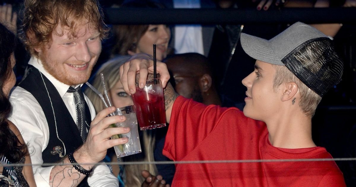 Ed Sheeran ha smesso di bere dopo aver colpito Justin Bieber in viso