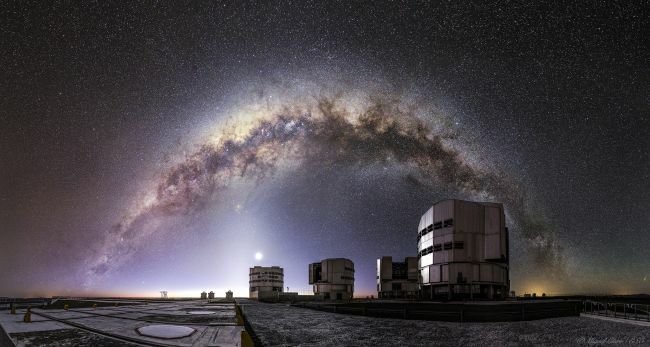 Uno scorcio del Very Large Telescope dell'ESO