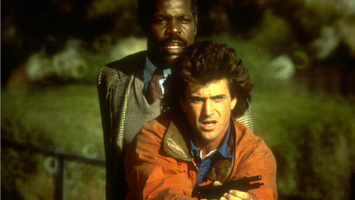 Mel Gibson e Danny Glover, coppia di sbirri in Arma Letale