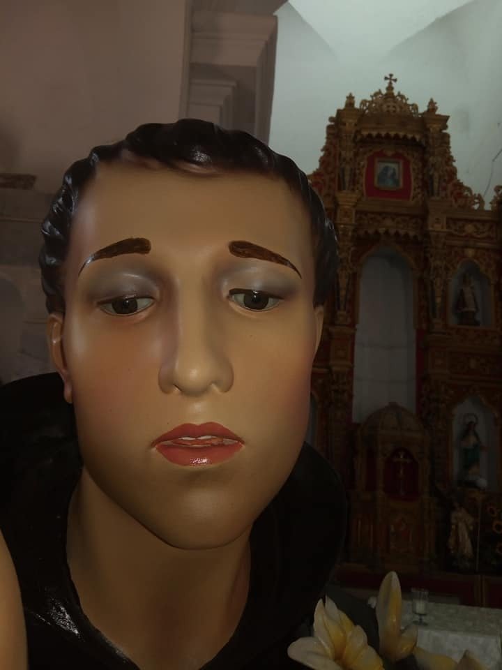 Sant'Antonio da Padova con gloss e eyeliner 