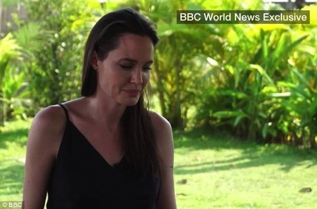 Angelina Jolie durante l'intervista rilasciata alla BBC