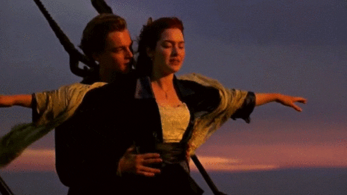 Una scena classica di Titanic a prua