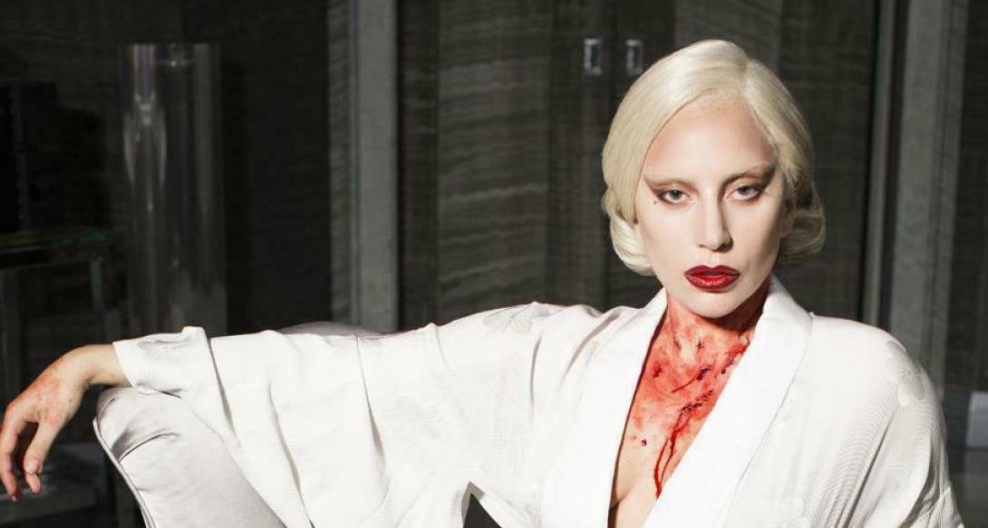 Lady Gaga sporca di sangue in American Horror Story
