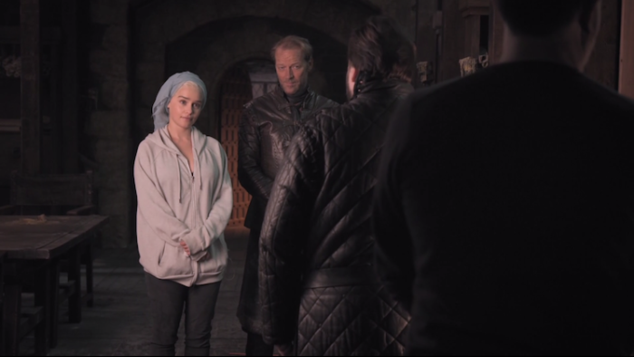 Emilia Clarke, Iain Glen e John Bradley sul set di Game of Thrones 8x01