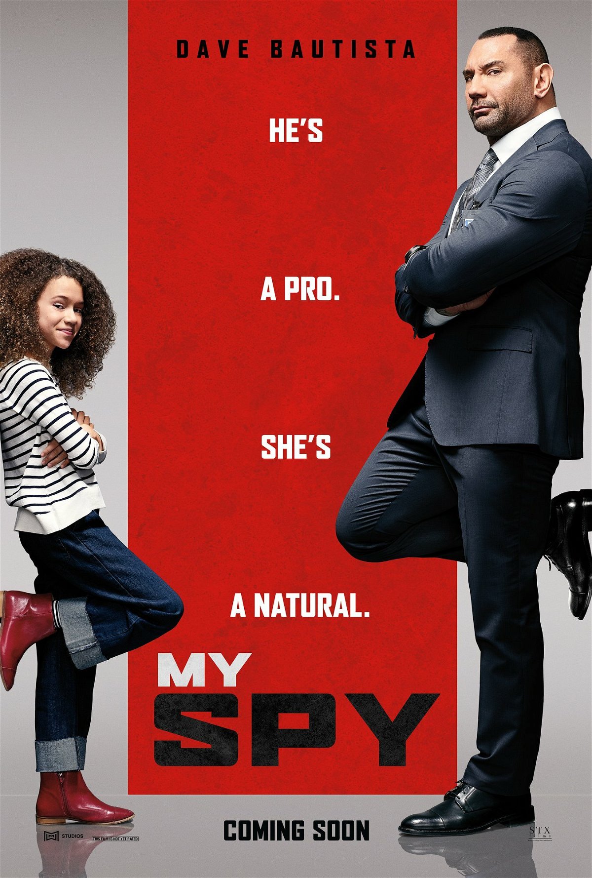Dave Bautista e Chloe Coleman nel poster internazionale di My Spy