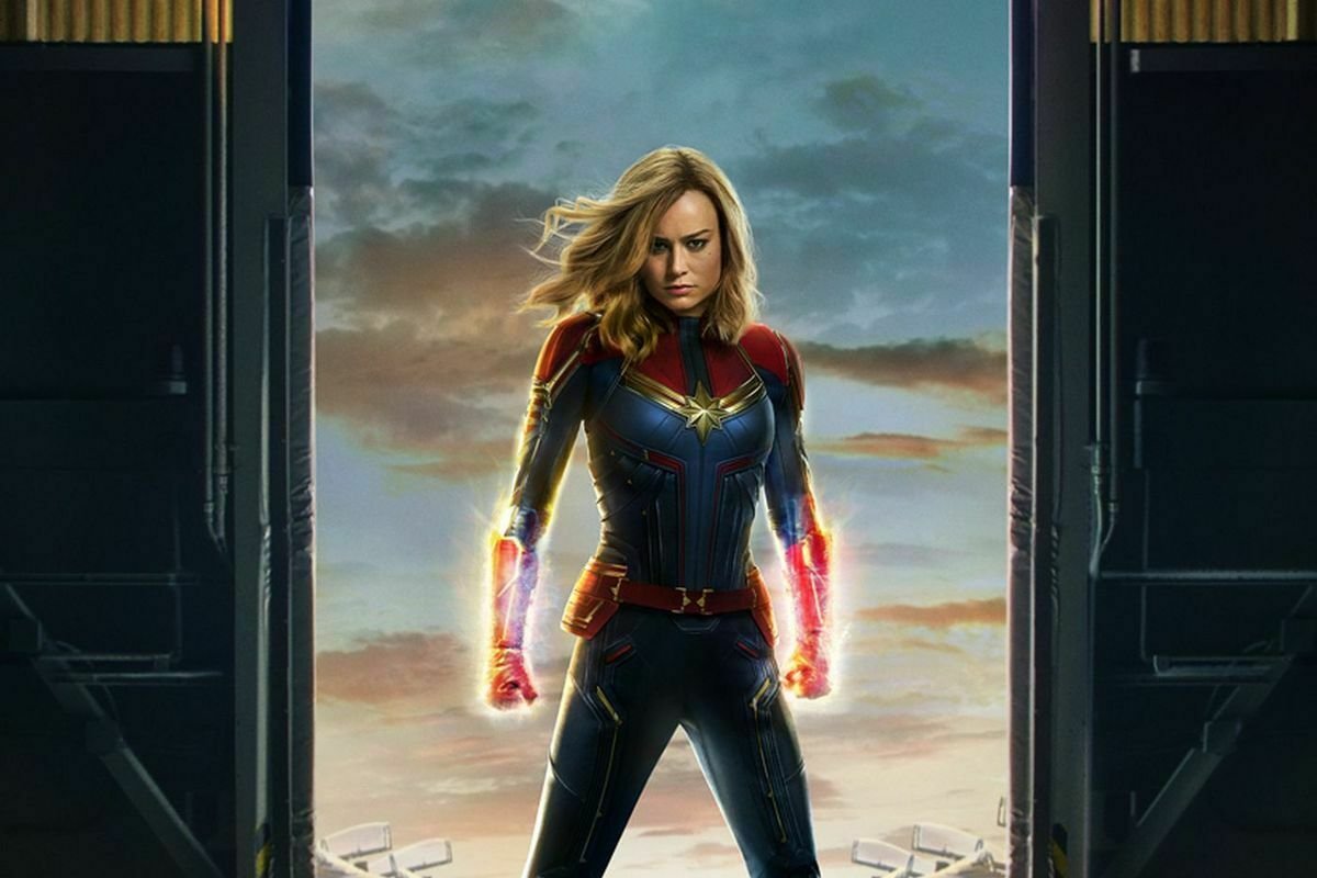 Captain Marvel (Brie Larson) in un poster promozionale dell'omonimo film