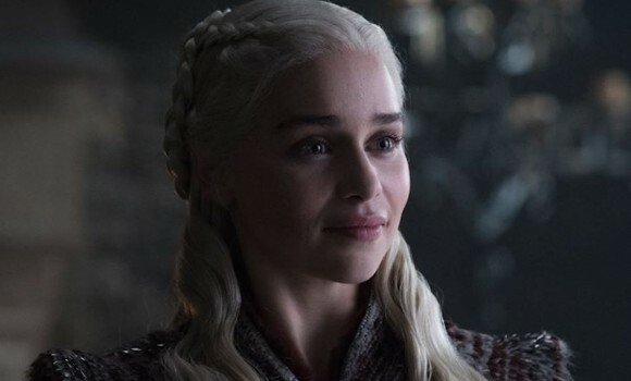 Emilia Clarke nei panni di Daenerys Targaryen, la Madre dei Draghi