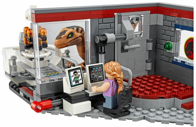 Alcuni dettagli della sala di controllo del nuovo set LEGO dedicato a Jurassic Park
