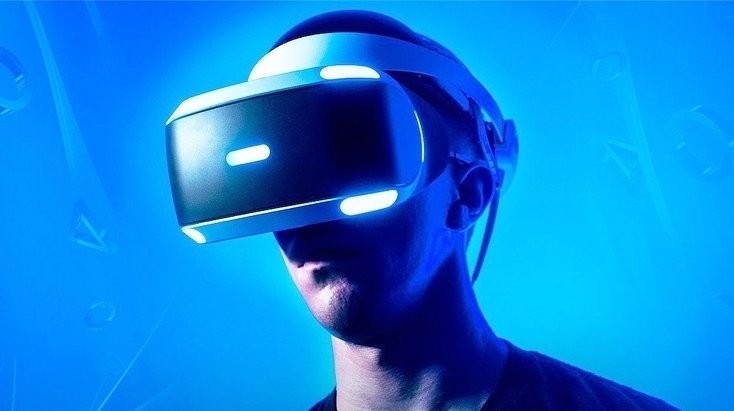 Un utente indossa PlayStation VR
