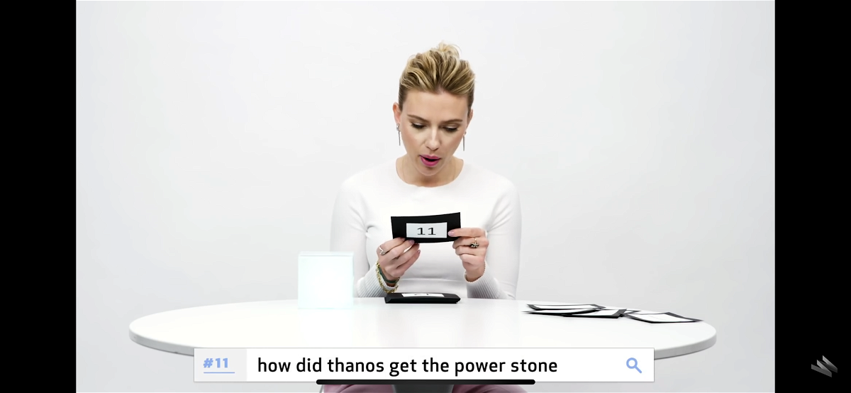 Scarlett è caustica nel rispondere alla domanda su come Thanos abbia ottenuto le Gemme.