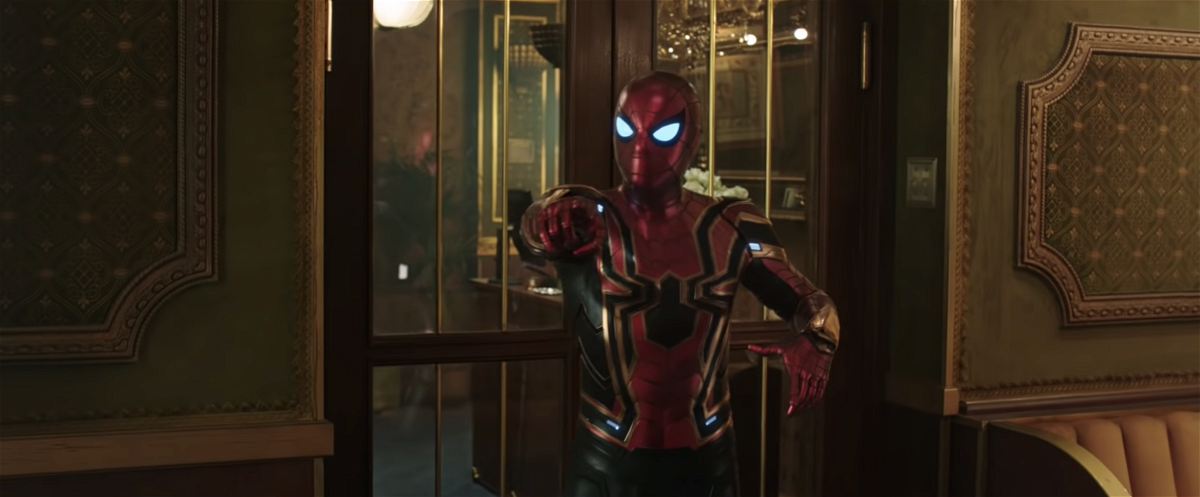 Il costume Iron Spider indossato da Peter in una scena di Spider-Man: Far From Home