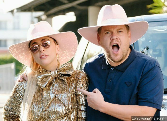 Lady Gaga e James Corden prima di salire in auto al Carpool Karaoke