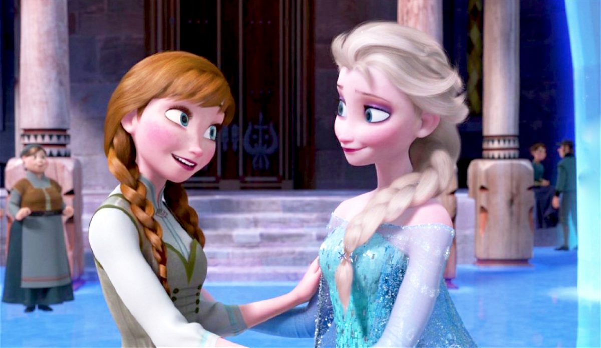 Anna ed Elsa in una scena di Frozen