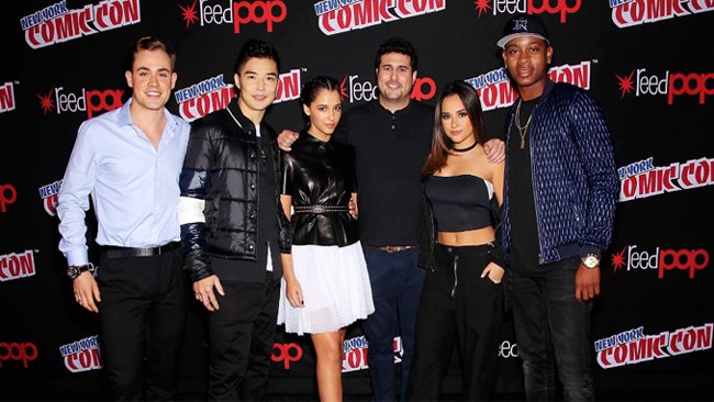 Il cast del film Power Rangers al Comic Con di New York